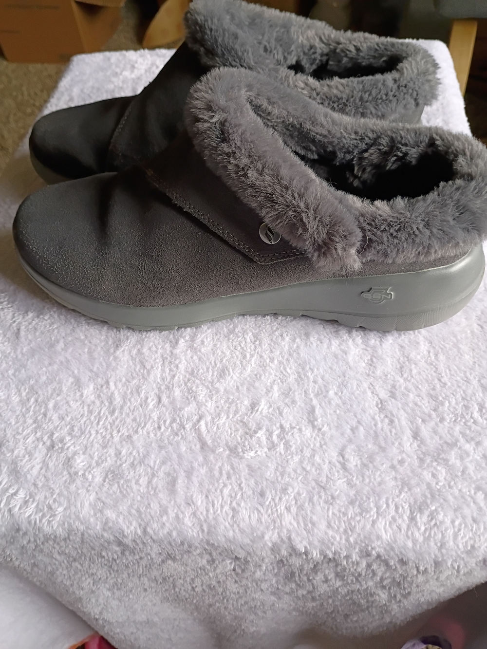 Women's Sketchers Gray Faux-Fur Slip-on Go Lounge
